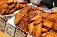 飫肥の郷土料理の代表格「おび天」は125円〜とリーズナブル。