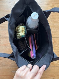 ペットお散歩用バッグ。たっぷり入って普段使いに便利！ に見えるのですが･･････　（提供：「ムーとまるこ。」さん）
