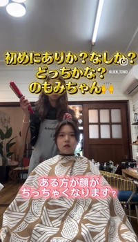新婦と相談しながら顔まわりの髪を整える吉田さん／吉田知世さん（@lien_tomo）提供