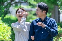 「おじさん」「おばさん」って何歳から？　※画像はイメージです（ponta1414/stock.adobe.com）