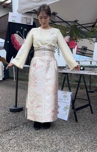 帯から制作したスカート/itohanaさん（@itohana_teshigoto）提供