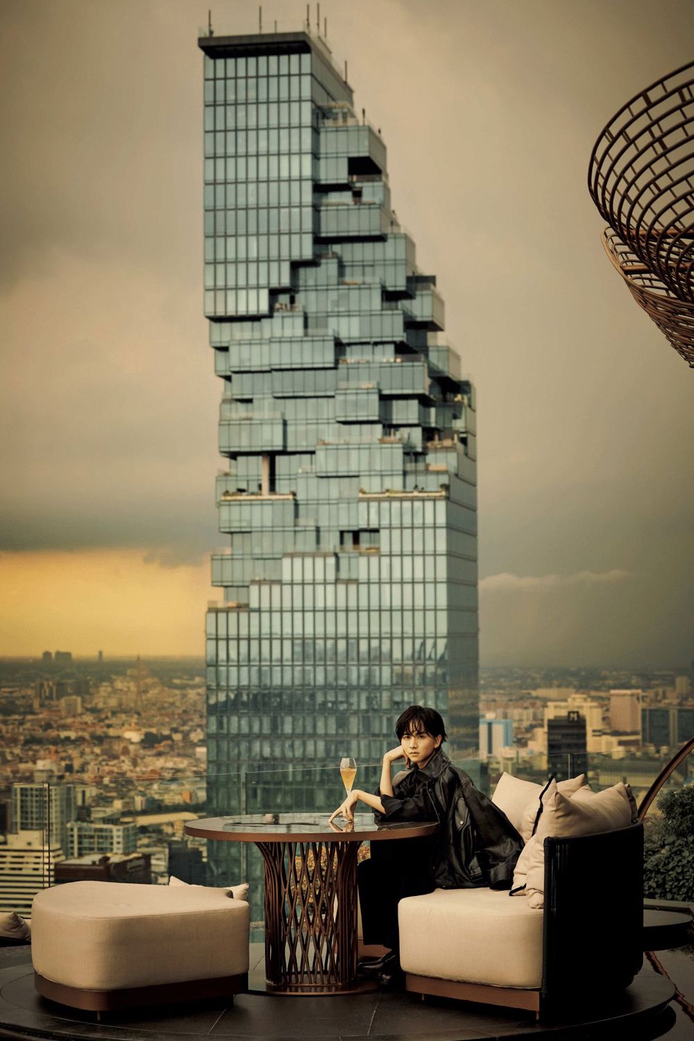 板垣李光人、魅惑の混沌都市へ。多様な感性が融合する、 バンコクを