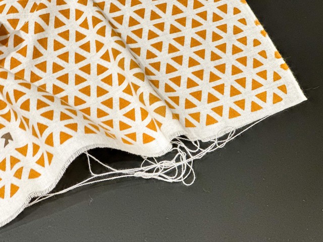 手ぬぐいはほつれるものなんです…（かまわぬ提供）