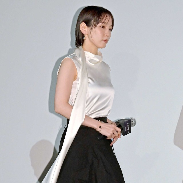 舞台あいさつに登壇した吉岡里帆
