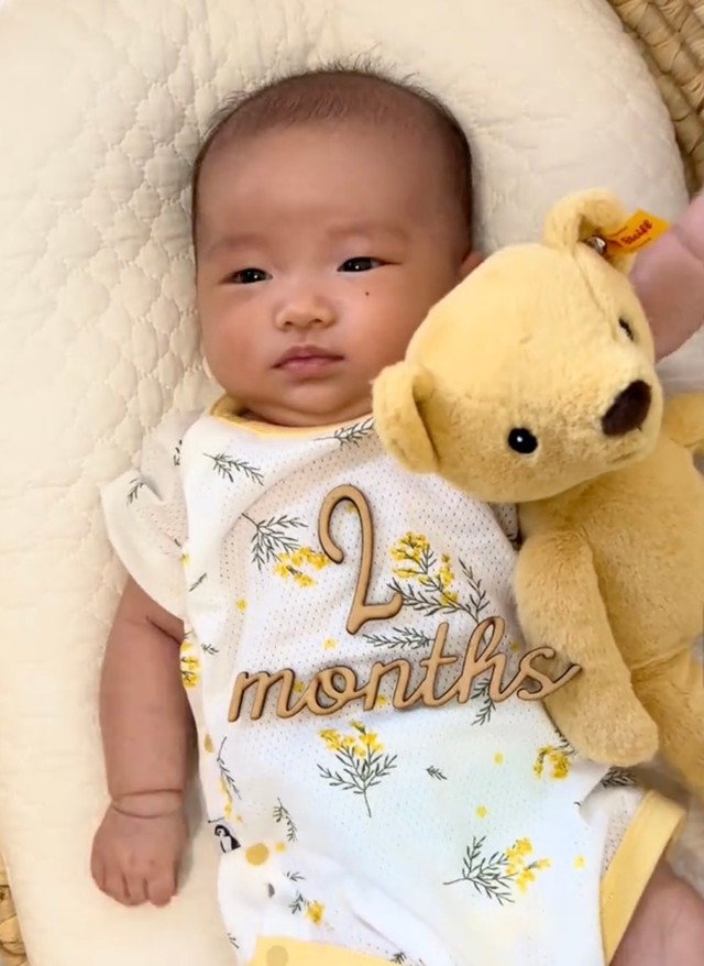 生後2カ月を迎えた娘さん（提供：@sayurilifestyleさん）

