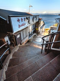 海へと続く路地裏の階段（画像提供／szunaさん）