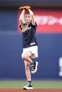 マウンドで構えるDream Ami=京セラドーム大阪