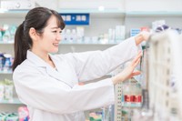 電話を切った後もドラッグストア店員は…　※画像はイメージです（buritora/stock.adobe.com）
