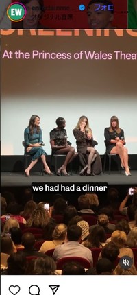 母について語り、思わず涙をぬぐうアンジェリーナ・ジョリー＝「エンテーテインメント・ウィークリー」のインスタグラム＠entertainmentweeklyより