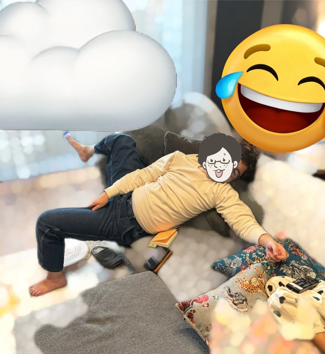 これまたユニークな格好で眠る旦那さんの様子（提供：ジェーコさん）