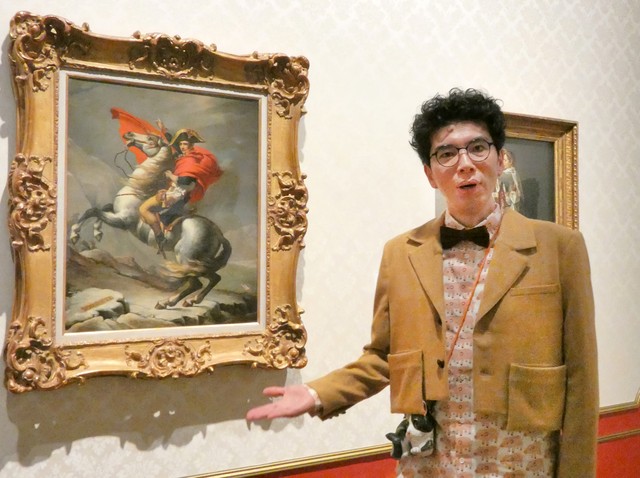 有名なナポレオンを描いた肖像画。「小ささが目に付く」と語る片桐さん（京都市左京区・京都市京セラ美術館）