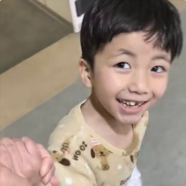 パパと院内を歩くれおくん／ᴍɪ-ᴋᴏさん（@lk_mkbbpnsk_kl）提供