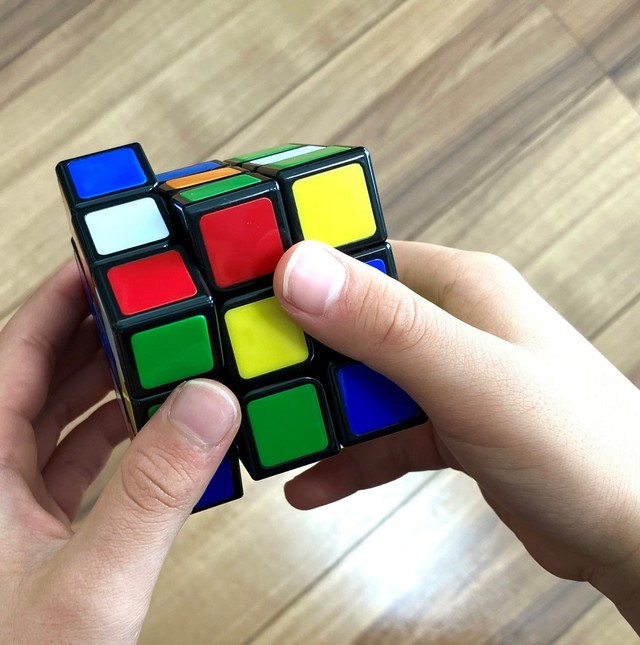 スキマ時間の息抜きにおすすめのルービックキューブ　※画像はイメージです（しろなまけ/photoAC）