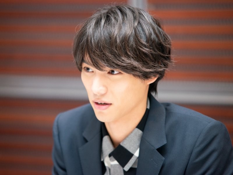 インタビューに答える福士蒼汰さん　（上村雄高　撮影）