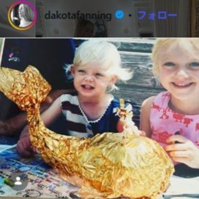 子供のころのダコタ（右）とエルのファニング姉妹＝ダコタ・ファニングのインスタグラム＠dakotafanningより