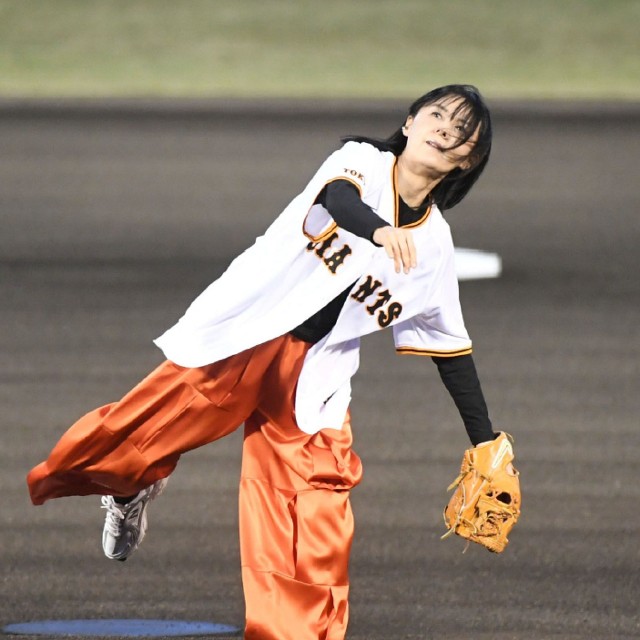 故郷・群馬の巨人戦マウンドに上がった井森美幸