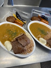 お礼は自慢のカレーで（秀作さん提供）