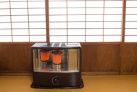 アウトドアブームや最強寒波の影響などで人気の石油ストーブ※画像はイメージです（varts/stock.adobe.com）