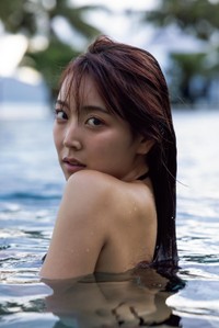 白間美瑠の4th写真集（秋田書店）より＝撮影・ND CHOW