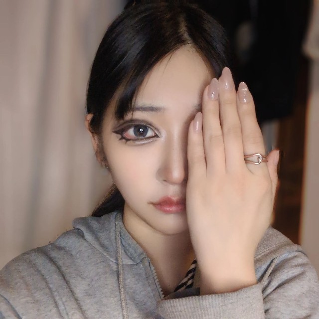 舞台化粧側。二重の見せ方にこだわっている／加茂乃璃嘉さん（nori_kamone）提供
