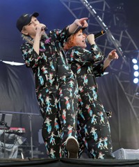 ＰＵＦＦＹの吉村由美（左）と大貫亜美＝2025年