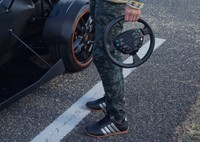 KTMクロスボウのハンドルはワンタッチで取り外しができるので、乗り降りがしやすい