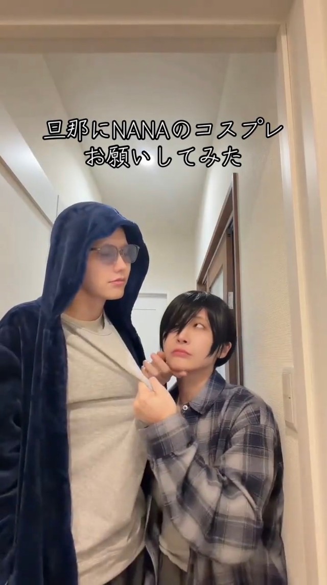 クールな表情から一転、やわらかな雰囲気も見せるタクミ／みかんぱっくさん（@mikan_pack）提供