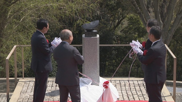 四国村ミウゼアムで行われた除幕式