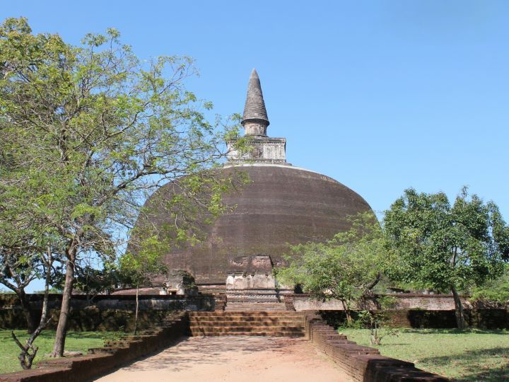 ポロンナルワの遺跡 ランコトゥヴィハーラ