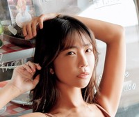天羽希純「週刊SPA! 」(扶桑社)9月2日号より＝撮影／鈴木ゴータ ヘアメイク／萩村千紗子 スタイリング／工藤沙恵（ミタケイショウ）