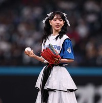 ファーストピッチセレモニーに登場したファントムシータ・美雨＝エスコンフィールド北海道