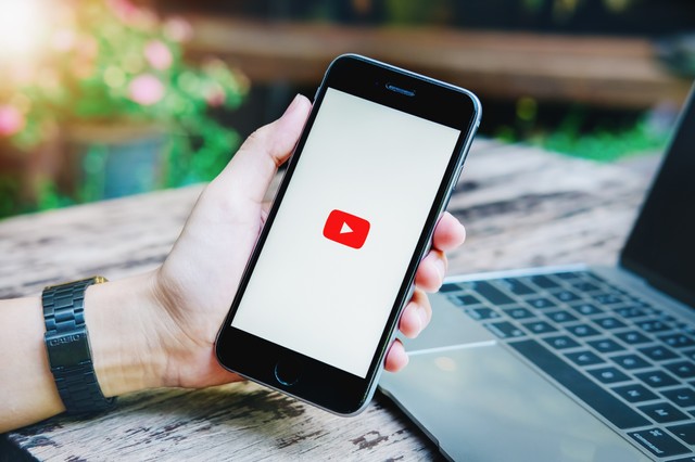 YouTube（c）Jirapong/stock.adobe.com
