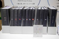 国産、輸入車の2300車種以上に対応し、車種にあったフィルムを用意。