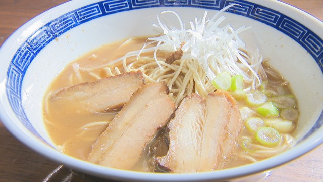 方谷學舎高校地域探求部の生徒が開発した「いのししラーメン」