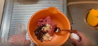 ハンバーグの種を作っていきます／投稿主さん提供