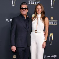 ジョン・ハム（左）とアンナ・オシオラ