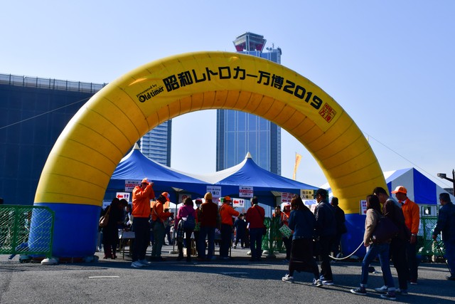 去年は11月17日、よく晴れた空の下、南港の特設会場で開催されました。