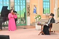 6月6日放送の「徹子の部屋」に出演する前橋汀子（左）と司会の黒柳徹子＝提供