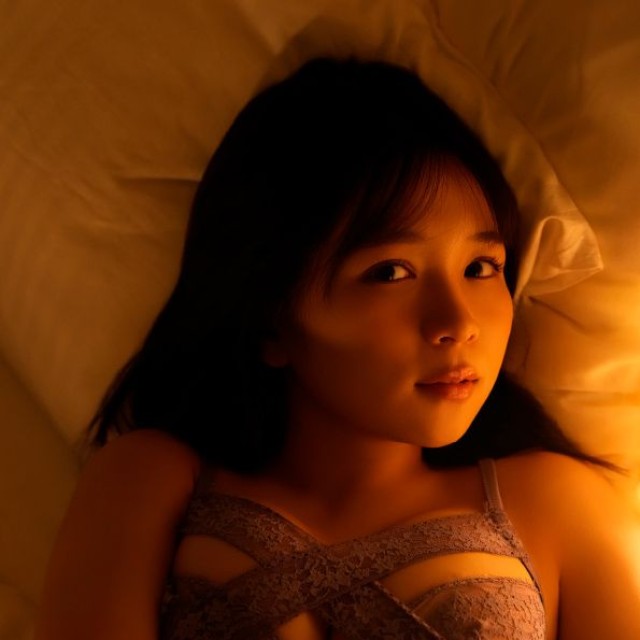 【デジタル限定】池本しおり写真集「side-B：夜の、ほんとのしおり。」（ワン・パブリッシング）より