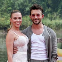 スカーレット・ヨハンソン、ジョナサン・ベイリー