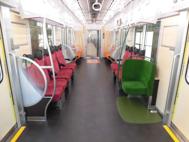 ドアすぐに設置された「やさしば」