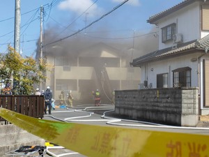アパートで火事　火元の部屋の女性が死亡　宮城・石巻市
