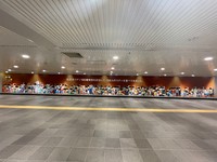 １00人のコナンが勢揃いした約２２メートルの巨大広告