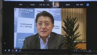 オンラインで特別講演する平井大臣