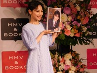 写真集「Ami」発売イベントを行った當真あみ