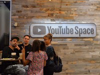 人気ユーチューバーだけが入れる「たまり場」をつくったYouTubeのもくろみ