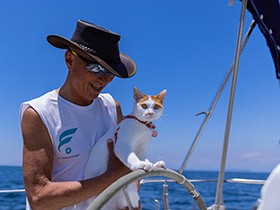 ウワサの「猫船長」とクルージング　念願の愛猫と過ごす「毎日が日曜日！」な暮らし