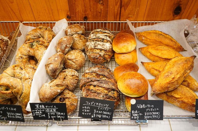 国産小麦のおいしさを伝えたい 小さなパン屋から生まれるよろこびの