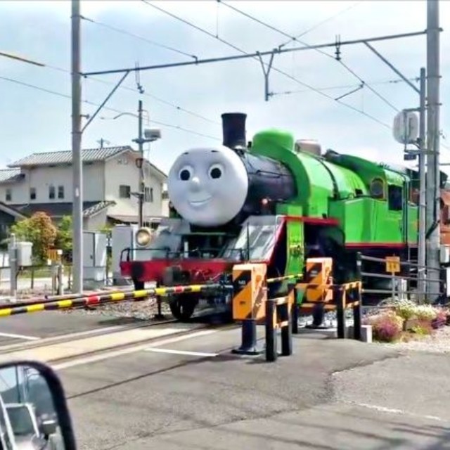 大井川鉄道・合格駅を通過するきかんしゃパーシー号（動画提供：茶農家佐京園13代目 佐京裕一郎さん）