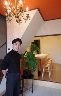 空き家を交流拠点に改修し、自ら居住している森田さん（京都市東山区今熊野南日吉町）
